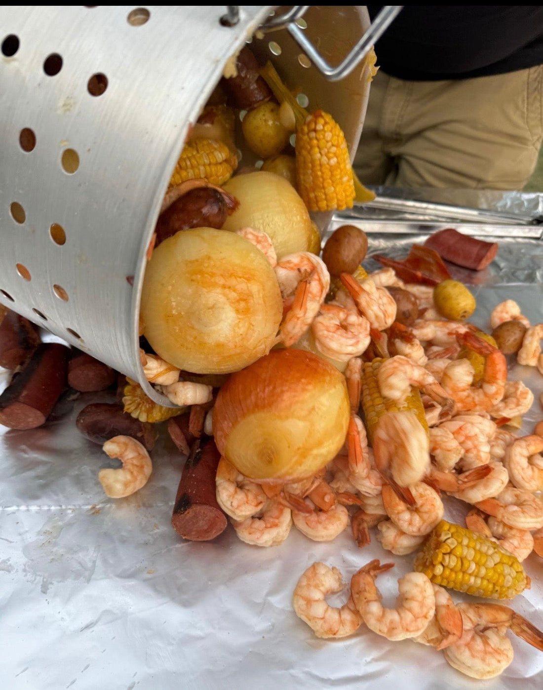 Easy Garlic Butter Seafood Boil 🍤I Rich Auntie Style